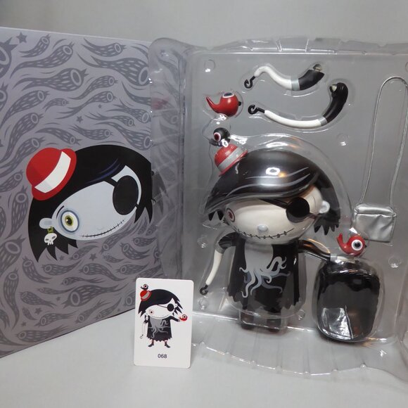 RARE NEW 9” LE 500 2005 OCTOCITY SCARY GIRL PIRATE DESIGNER VINYL FIGURE - Picture 9 of 14